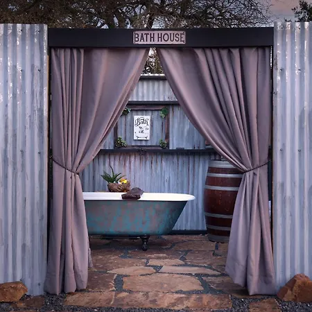 A Nest For Two, Private Cottage With Bath House!